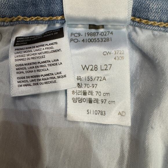 Levi’s Boyfriend Light Wash Blue Jeans Size 28x27‎ Zip Fly Tapered Legs Mid Rise - Picture 12 of 13